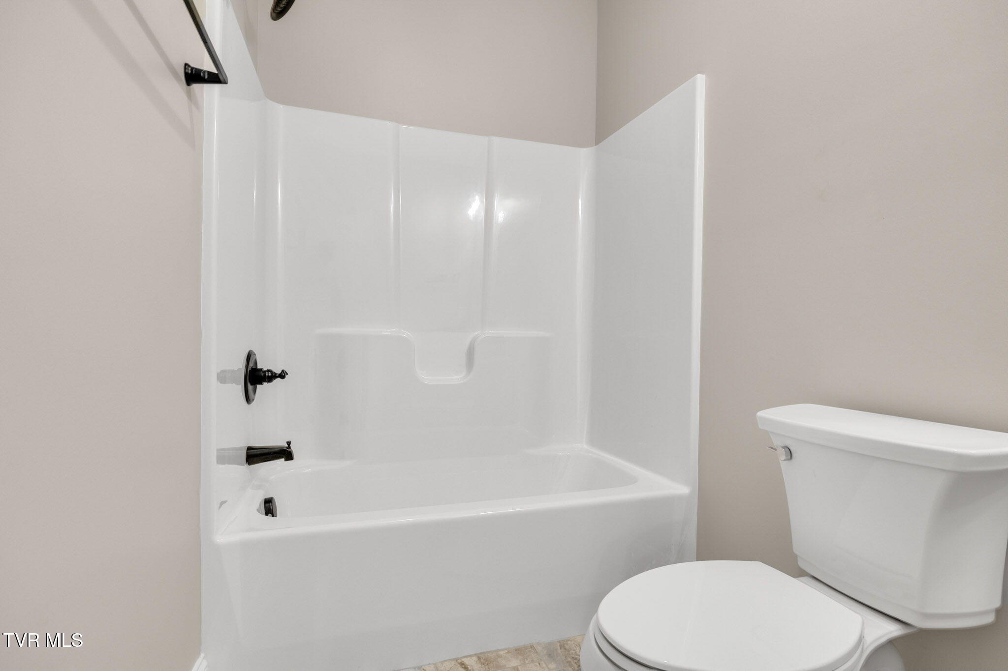 134 Patriot Crossing, Unit 9 Greeneville, TN 37745 - Photo 7 of 26 7-web-or-mls-IMG_4225