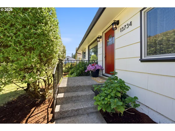 $589,000 | 13734 Southeast Lincoln Street, Portland, OR 97233