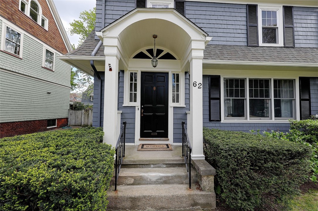 62 Chiswick Road Cranston, RI 02905 - Photo 2 of 45