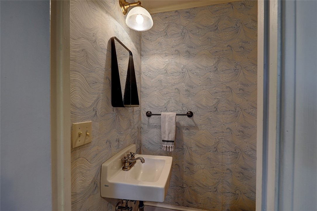 62 Chiswick Road Cranston, RI 02905 - Photo 30 of 45