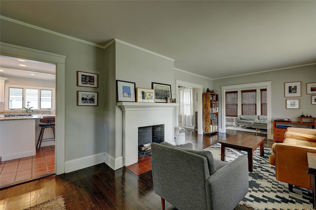 62 Chiswick Road Cranston, RI 02905 - Photo 4 of 45