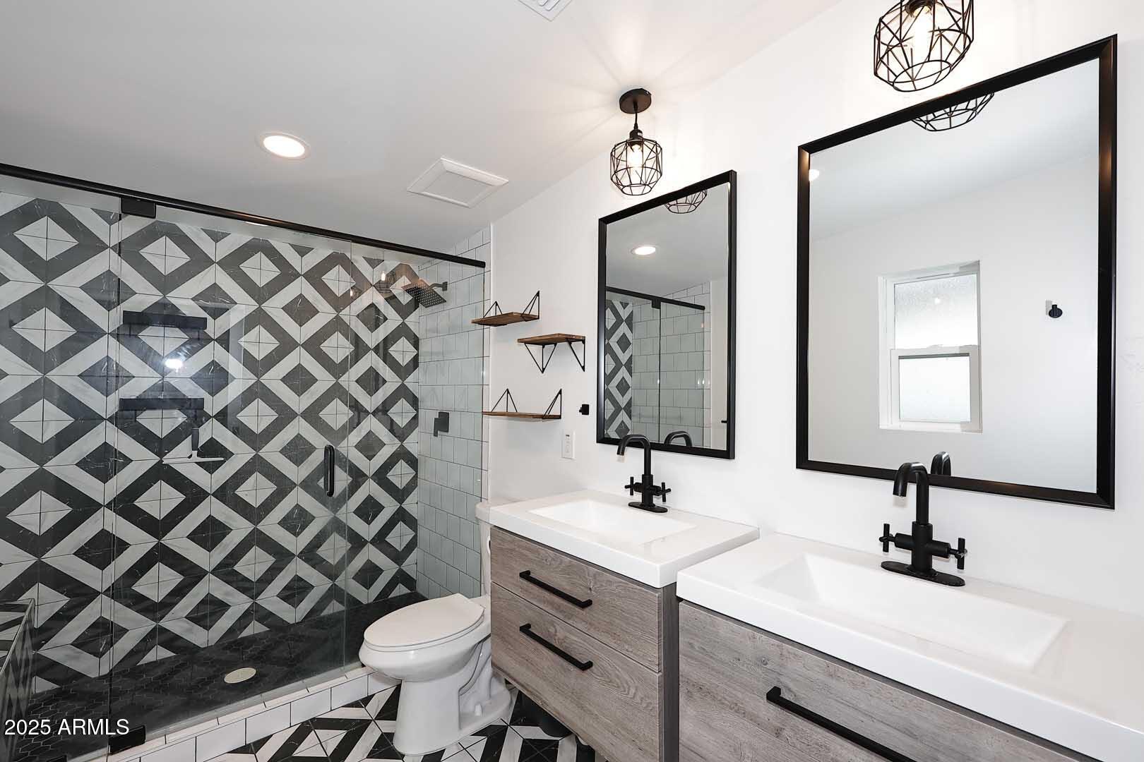 716 West 11th Street Tempe, AZ 85281 - Photo 16 of 43 Primary Bath