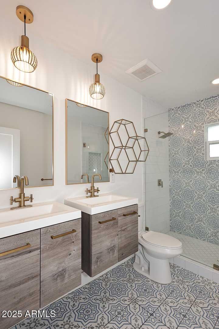 716 West 11th Street Tempe, AZ 85281 - Photo 20 of 43 Hall Bath2