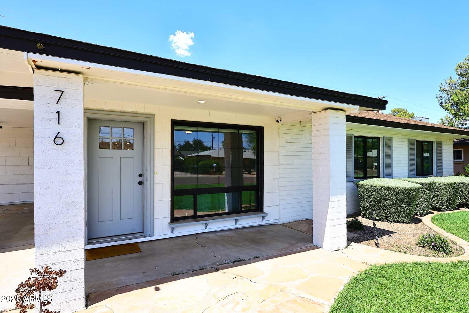 716 West 11th Street Tempe, AZ 85281 - Photo 3 of 43 Entry