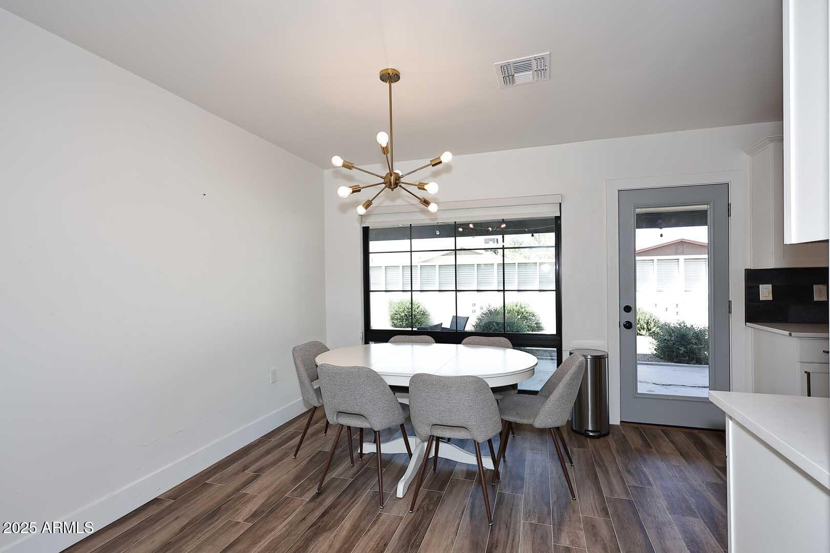 716 West 11th Street Tempe, AZ 85281 - Photo 7 of 43 Dining Area