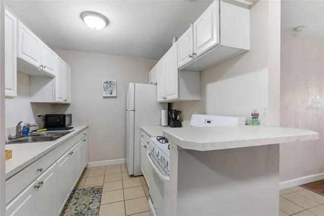 $137,900 | 1700 Southwest 16th Court, Unit P3, Gainesville, FL 32608