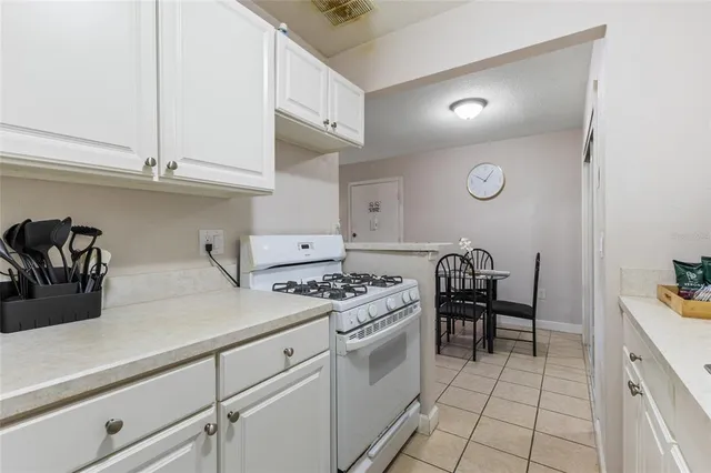 $137,900 | 1700 Southwest 16th Court, Unit P3, Gainesville, FL 32608