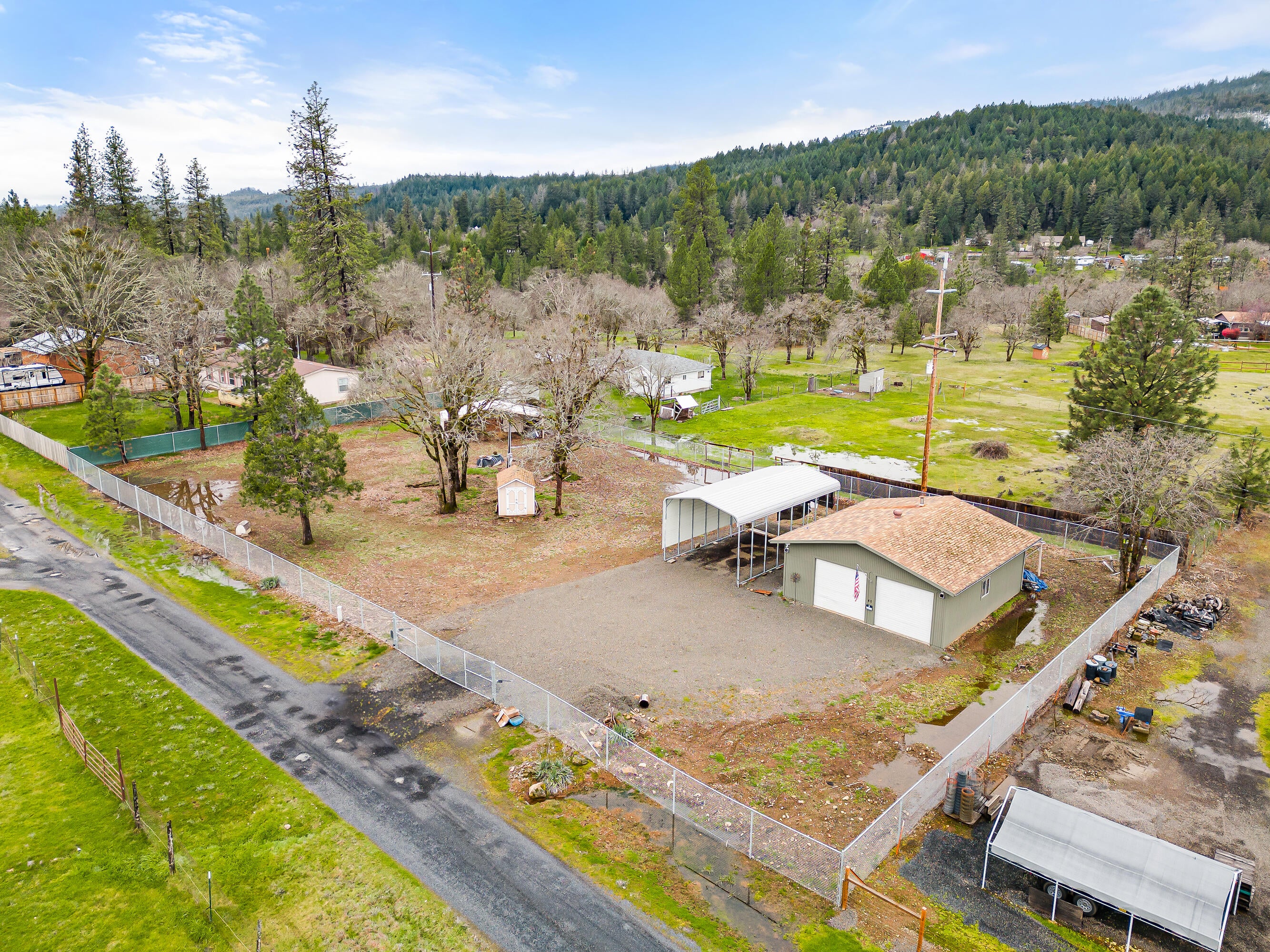 40 Drake Road Shady Cove, OR 97539 - Photo 4 of 10 12