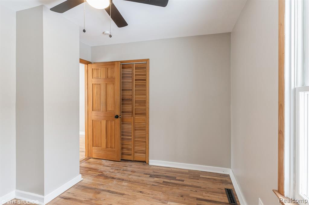 9325 Commerce Road Commerce Township, MI 48382 - Photo 15 of 16