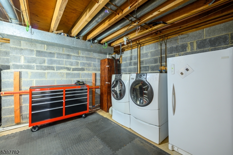 920 Robin Road Hillsborough, NJ 08844 - Photo 23 of 29 a utility room with dryer and washer