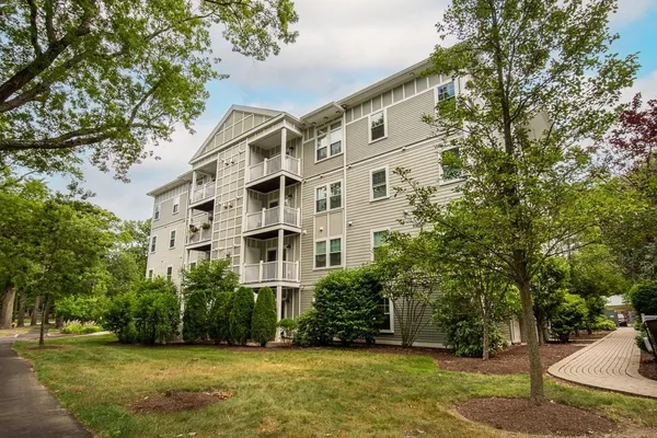 $410,663 | 990 VFW Parkway, Unit 204, Boston, MA 02132