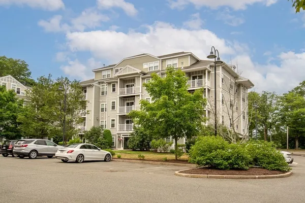 $410,663 | 990 VFW Parkway, Unit 204, Boston, MA 02132