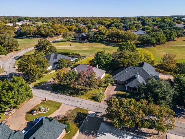$400,000 | 6412 Buena Vista Drive, Granbury, TX 76049