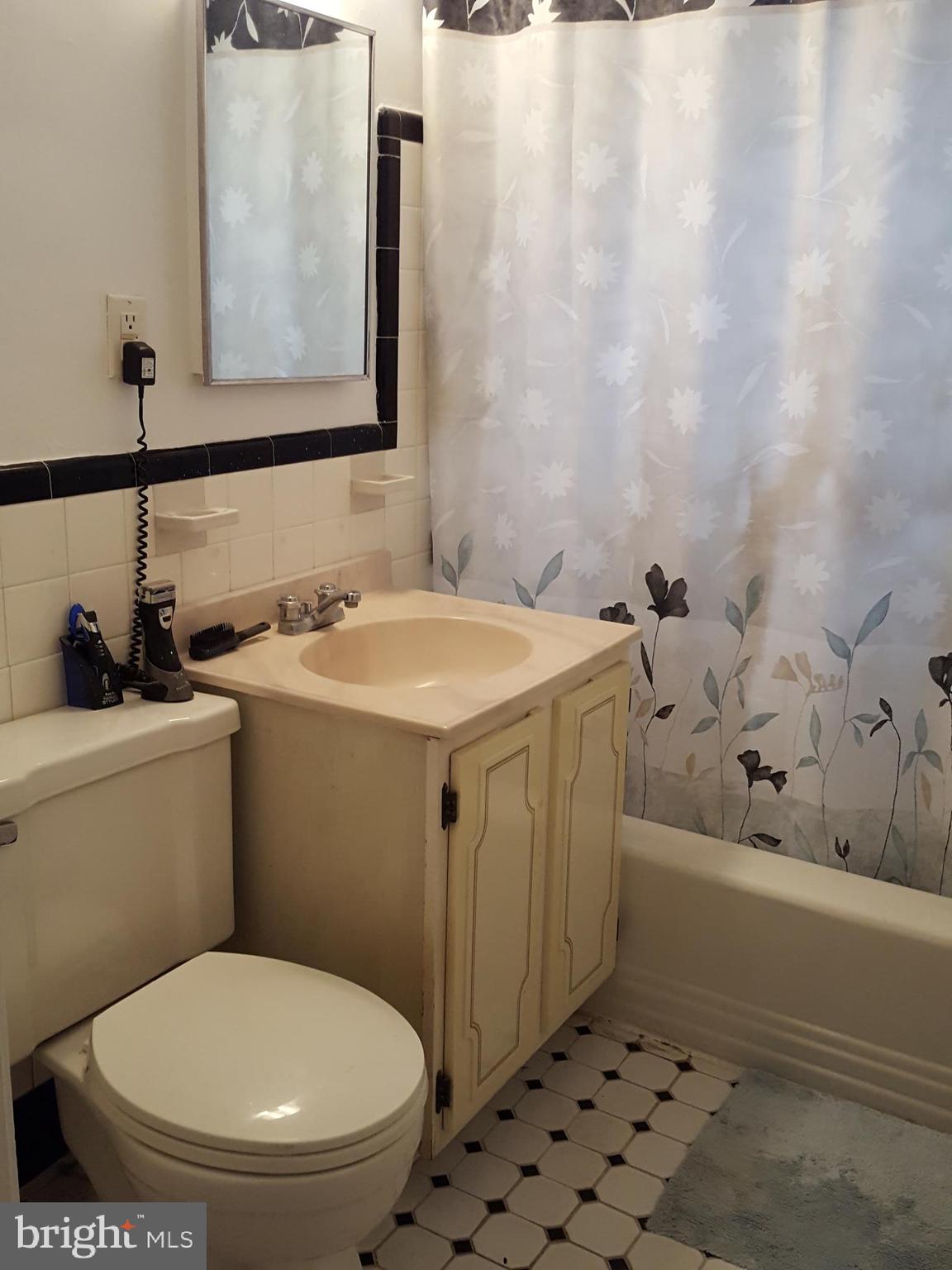 2204 Steele Road Drexel Hill, PA 19026 - Photo 18 of 19 Unit 2 Bath