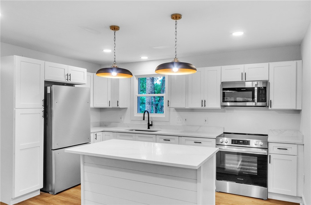 1424 Farrs Bridge Road Easley, SC 29640 - Photo 12 of 32