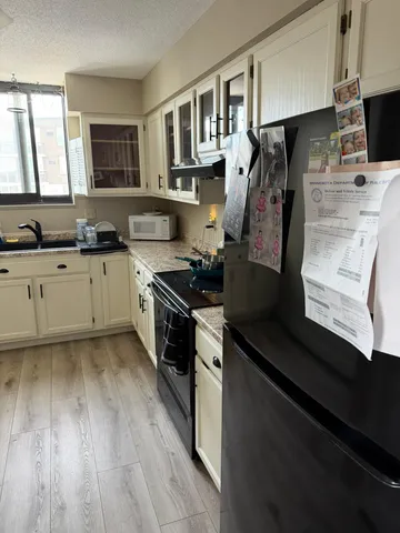 $139,900 | 6500 Woodlake Drive, Unit 705, Richfield, MN 55423