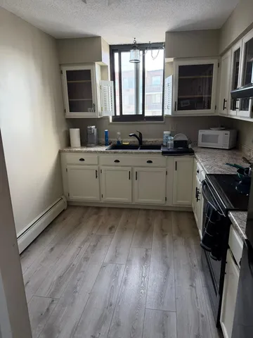 $139,900 | 6500 Woodlake Drive, Unit 705, Richfield, MN 55423