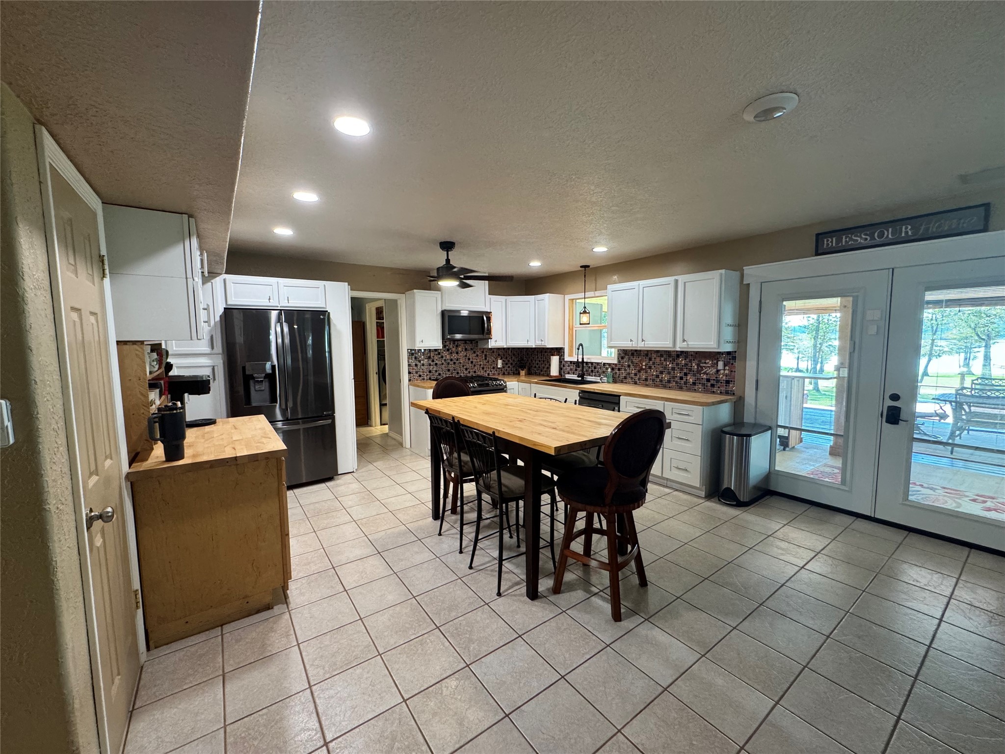 763 Mill Creek Acres Road Brookeland, TX 75931 - Photo 12 of 50 a kitchen with stainless steel appliances kitchen island granite countertop a refrigerator a stove a sink a dining table and chairs