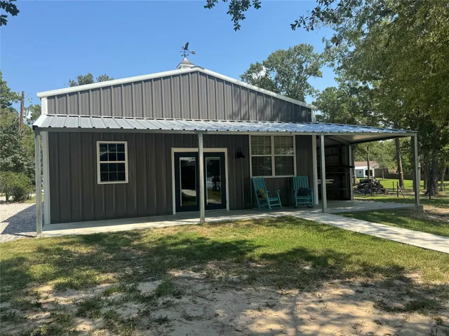 a view of a house with a backyard