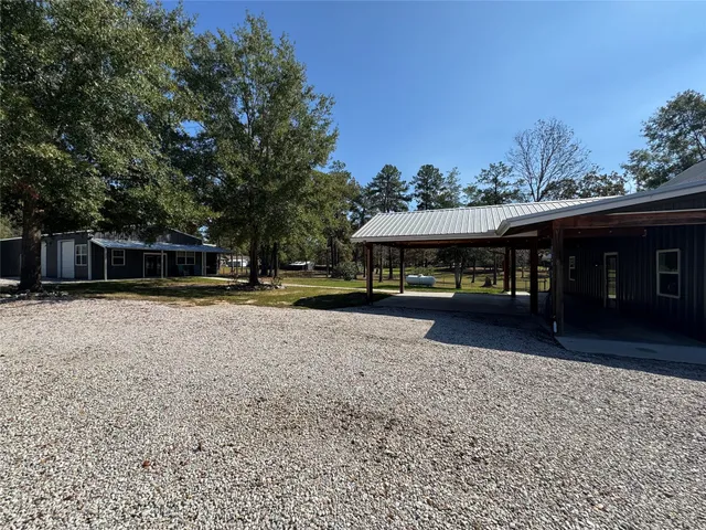 a view of sitting area with furniture