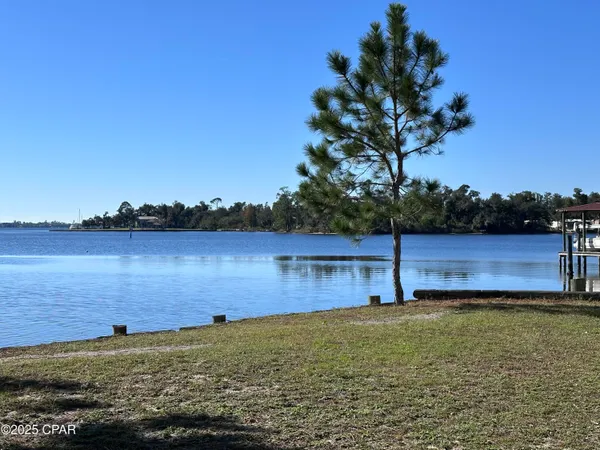 $900,000 | 7301 Suwanee Avenue, Southport, FL 32409