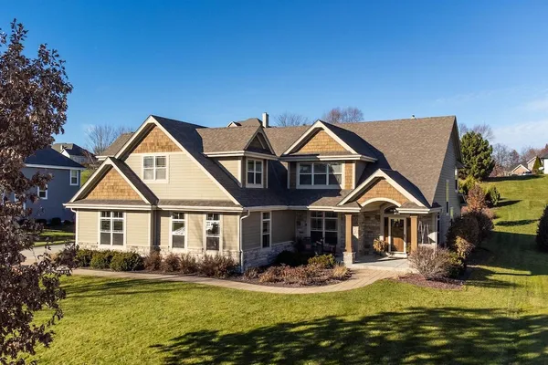 $1,295,000 | 739 Stepping Stone Way, Pewaukee, WI 53072