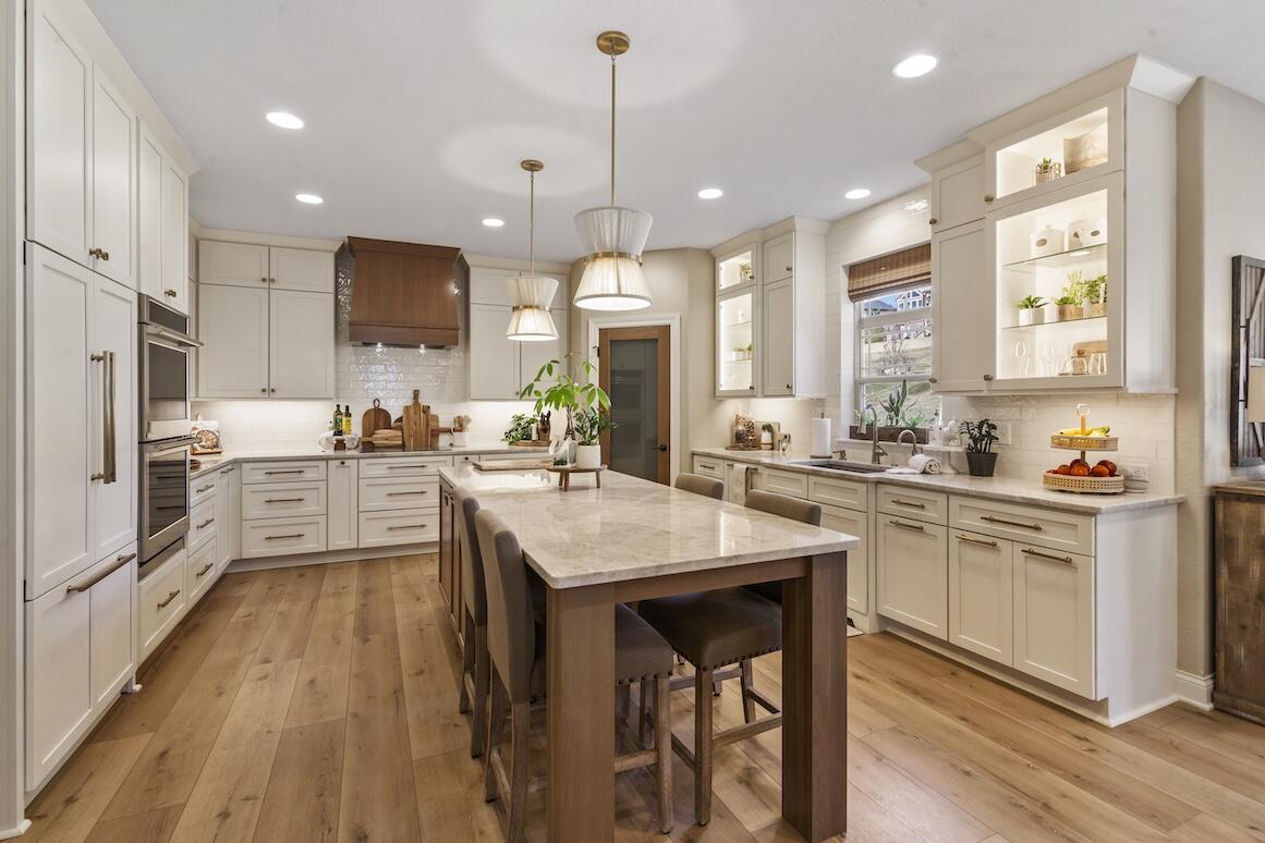 739 Stepping Stone Way Pewaukee, WI 53072 - Photo 24 of 88 Kitchen with Large Island