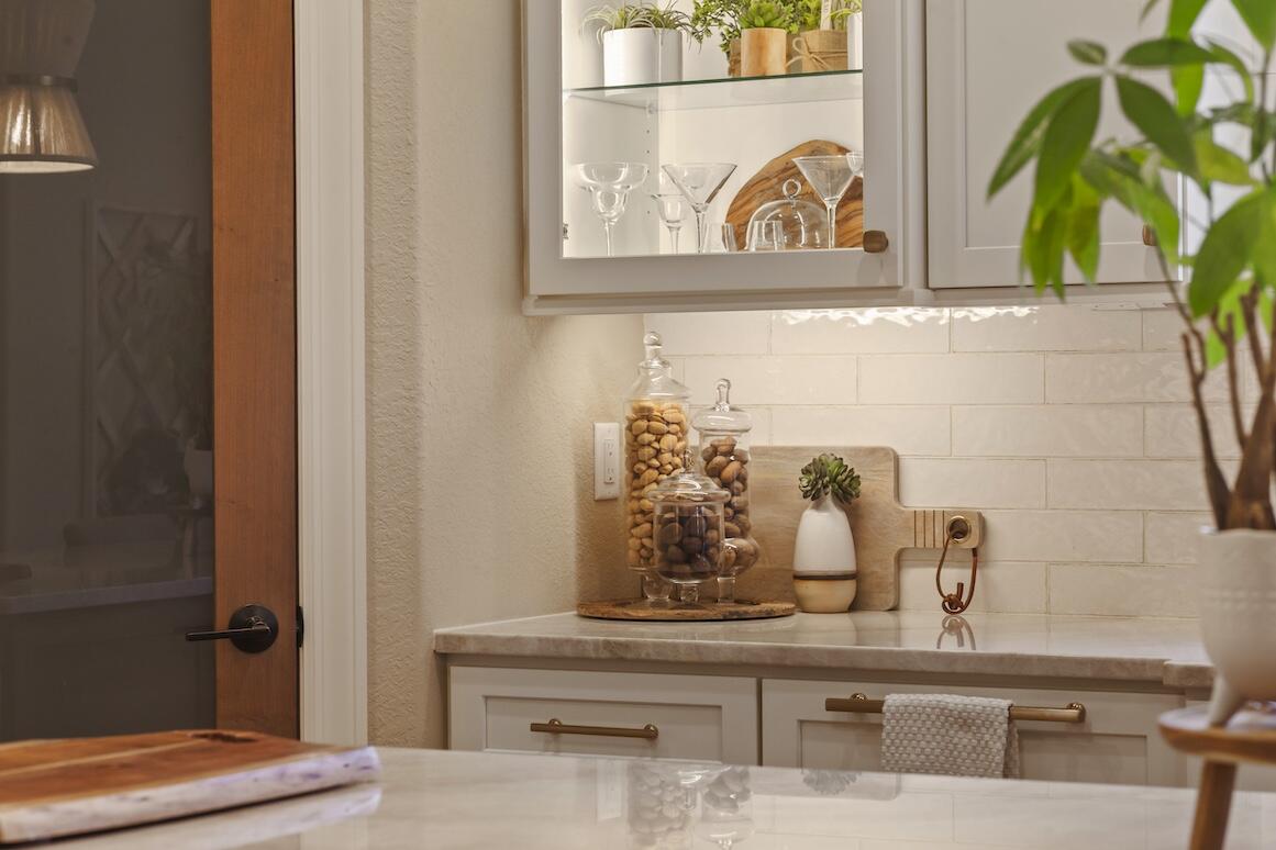 739 Stepping Stone Way Pewaukee, WI 53072 - Photo 31 of 88 Kitchen Counter and Cabinetry