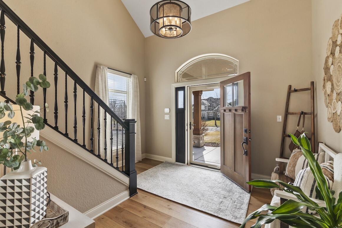 739 Stepping Stone Way Pewaukee, WI 53072 - Photo 5 of 88 Inside Front Entry