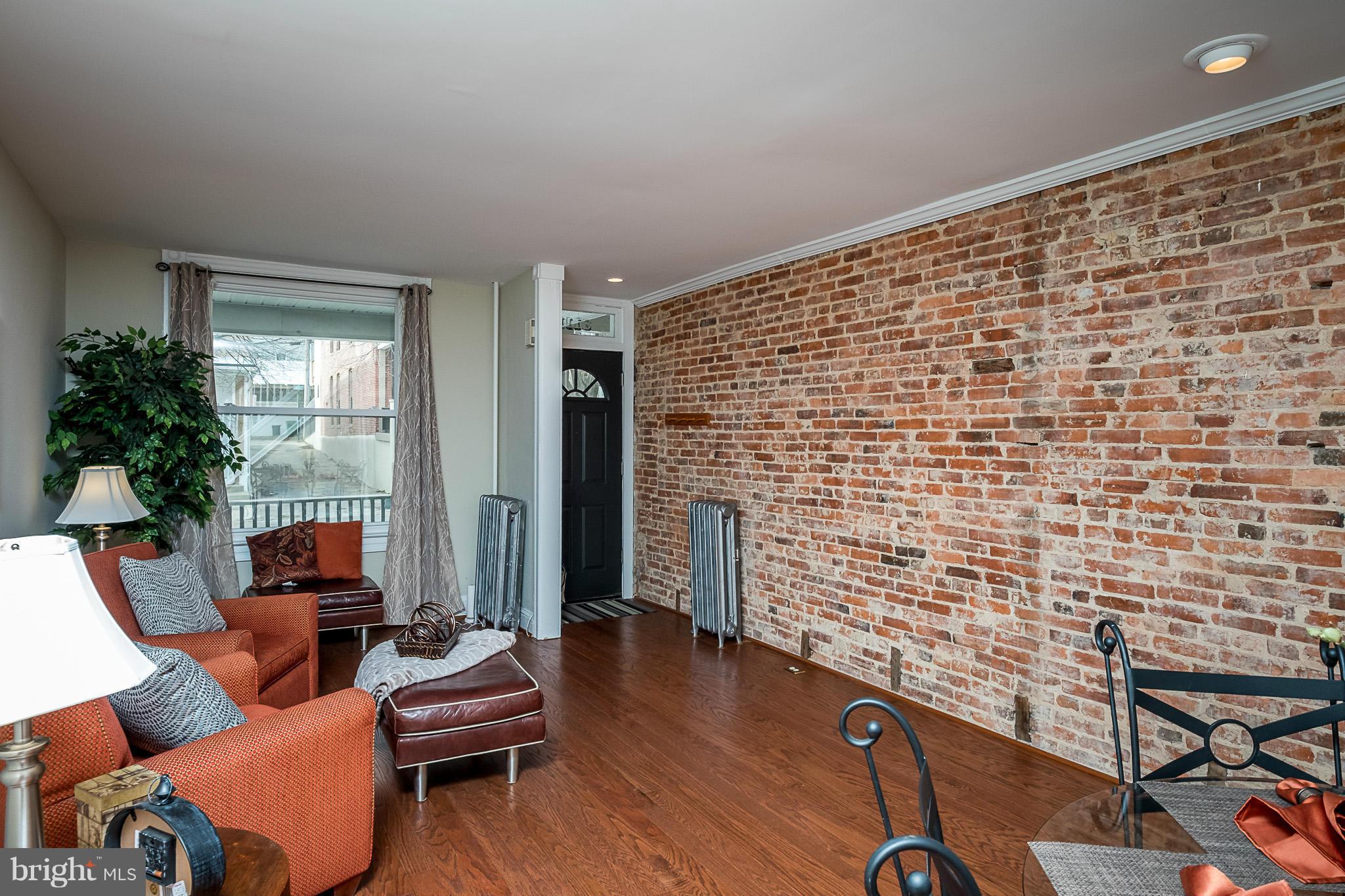 3111 Keswick Road Baltimore, MD 21211 - Photo 3 of 20 Living Room