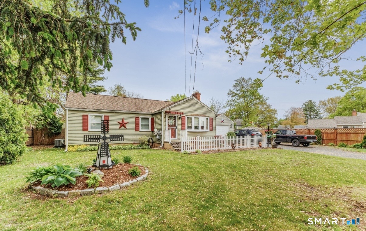 17 Trinity Lane Windsor Locks, CT 06096 - Photo 2 of 32