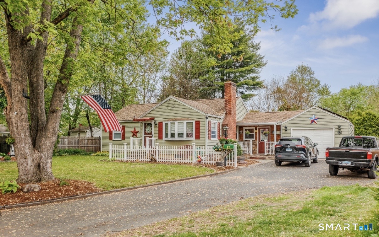 17 Trinity Lane Windsor Locks, CT 06096 - Photo 3 of 32