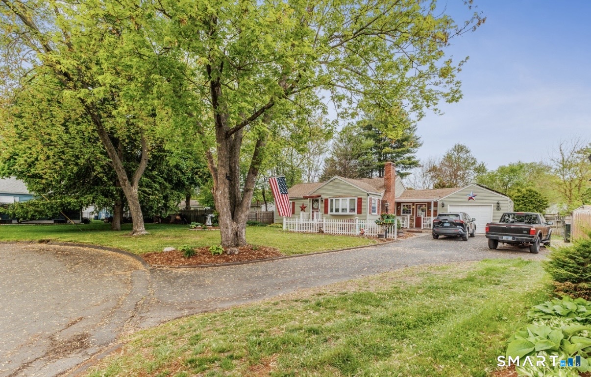 17 Trinity Lane Windsor Locks, CT 06096 - Photo 4 of 32