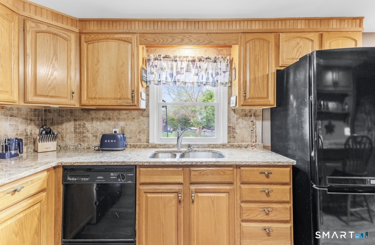 17 Trinity Lane Windsor Locks, CT 06096 - Photo 9 of 32