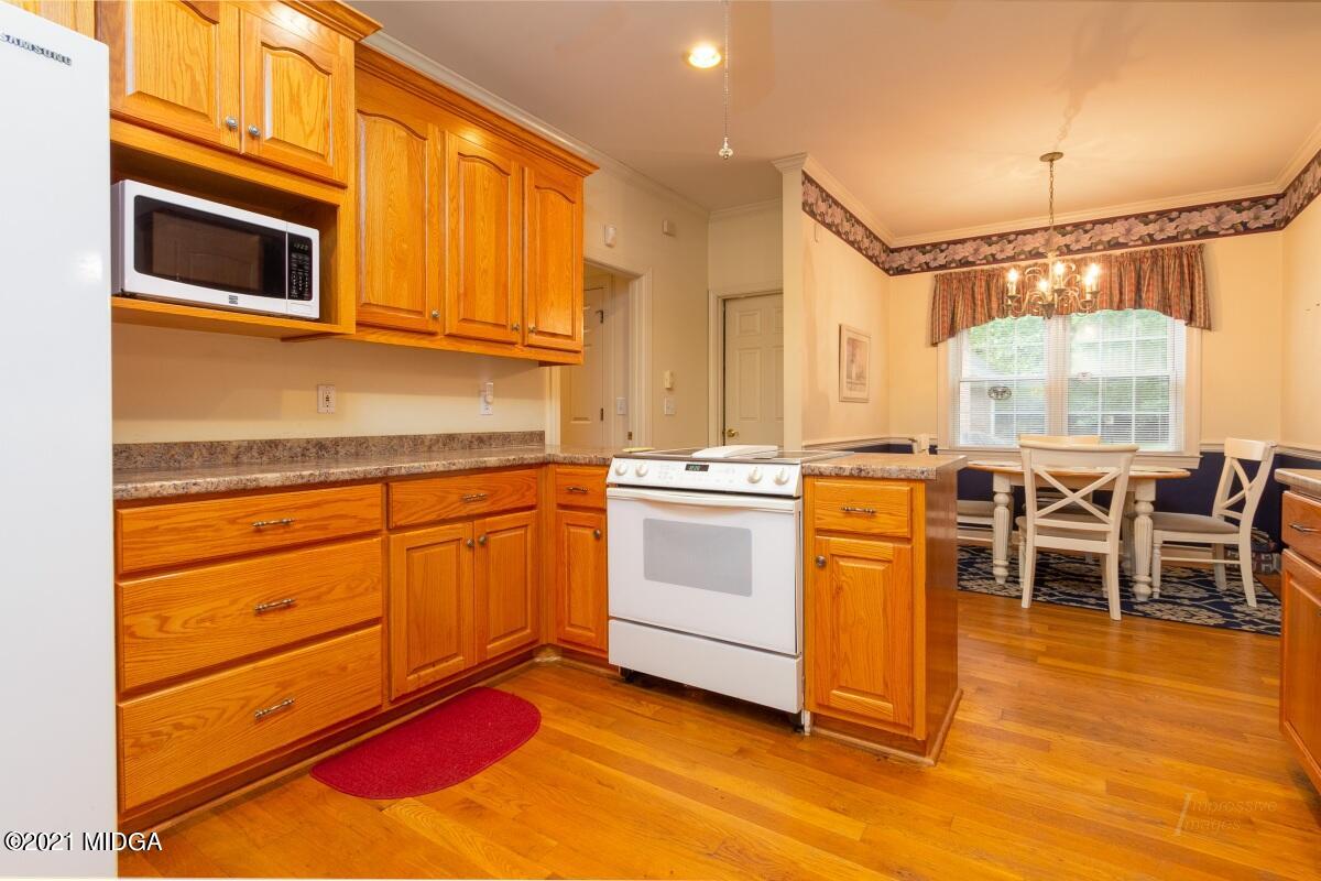 7471 Rivoli Road Macon, GA 31210 - Photo 6 of 26 a kitchen with a stove window and cabinets