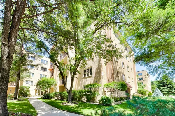$289,000 | 6430 West Belle Plaine Avenue, Unit 209, Chicago, IL 60634