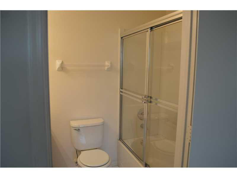 151 Southwest 96th Terrace, Unit 151 Plantation, FL 33324 - Photo 18 of 28 Bathroom Master.