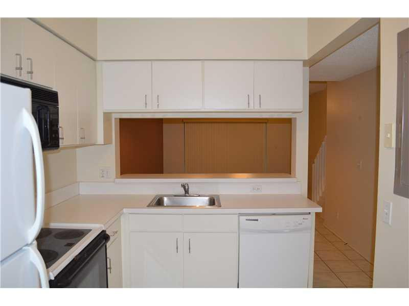 151 Southwest 96th Terrace, Unit 151 Plantation, FL 33324 - Photo 21 of 28 Kitchen.