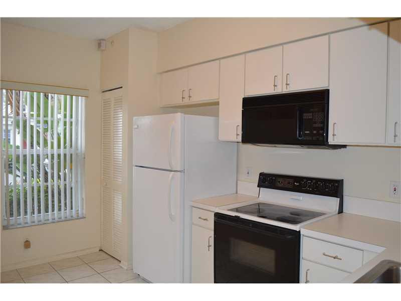 151 Southwest 96th Terrace, Unit 151 Plantation, FL 33324 - Photo 3 of 28 Kitchen.