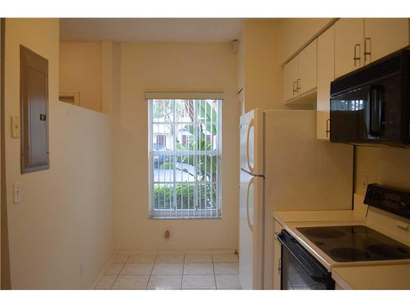 151 Southwest 96th Terrace, Unit 151 Plantation, FL 33324 - Photo 4 of 28 Kitchen.