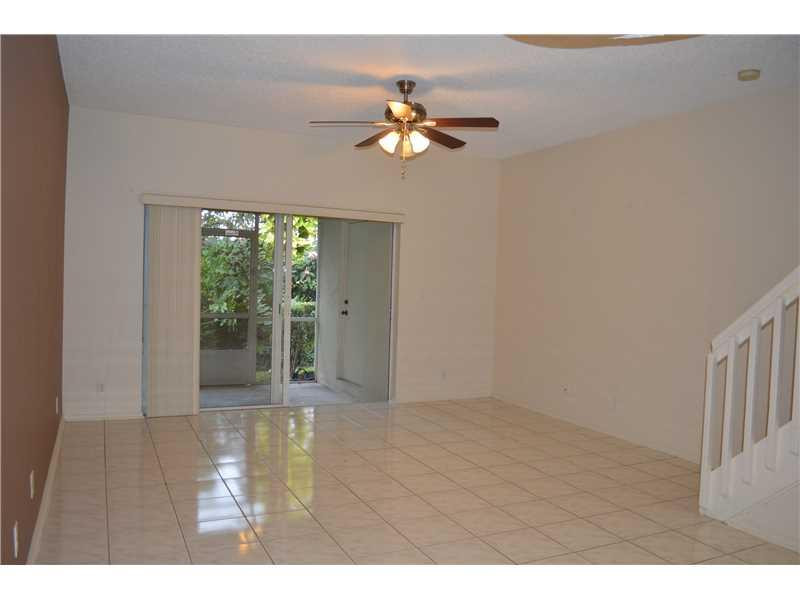 151 Southwest 96th Terrace, Unit 151 Plantation, FL 33324 - Photo 6 of 28 Living Room.