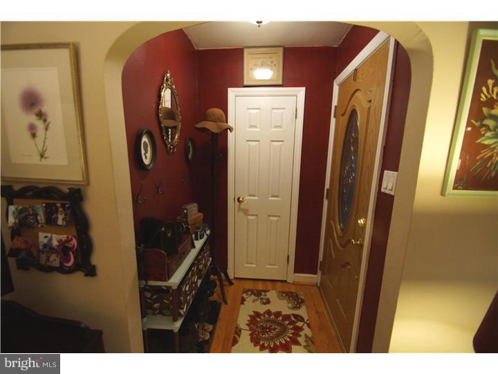 937 Church Road Springfield, PA 19064 - Photo 5 of 24 Foyer
