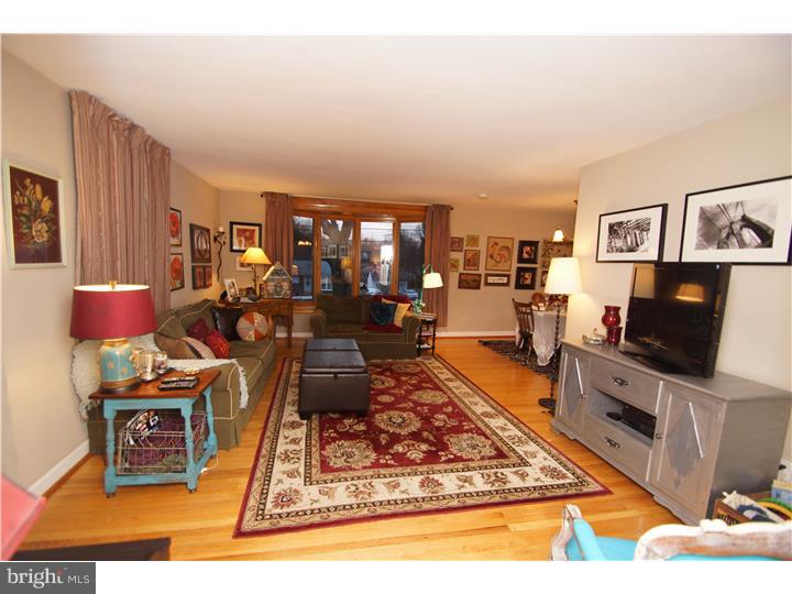 937 Church Road Springfield, PA 19064 - Photo 6 of 24 Living Room