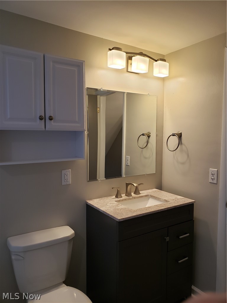 4082 Wilmington Road Cleveland, OH 44121 - Photo 23 of 35 2nd Level Bath