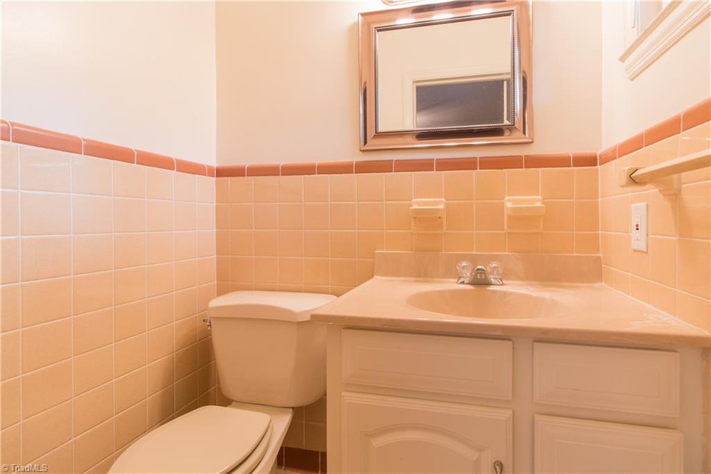 209 Kirk Road Greensboro, NC 27455 - Photo 14 of 30 Gallery Image 14