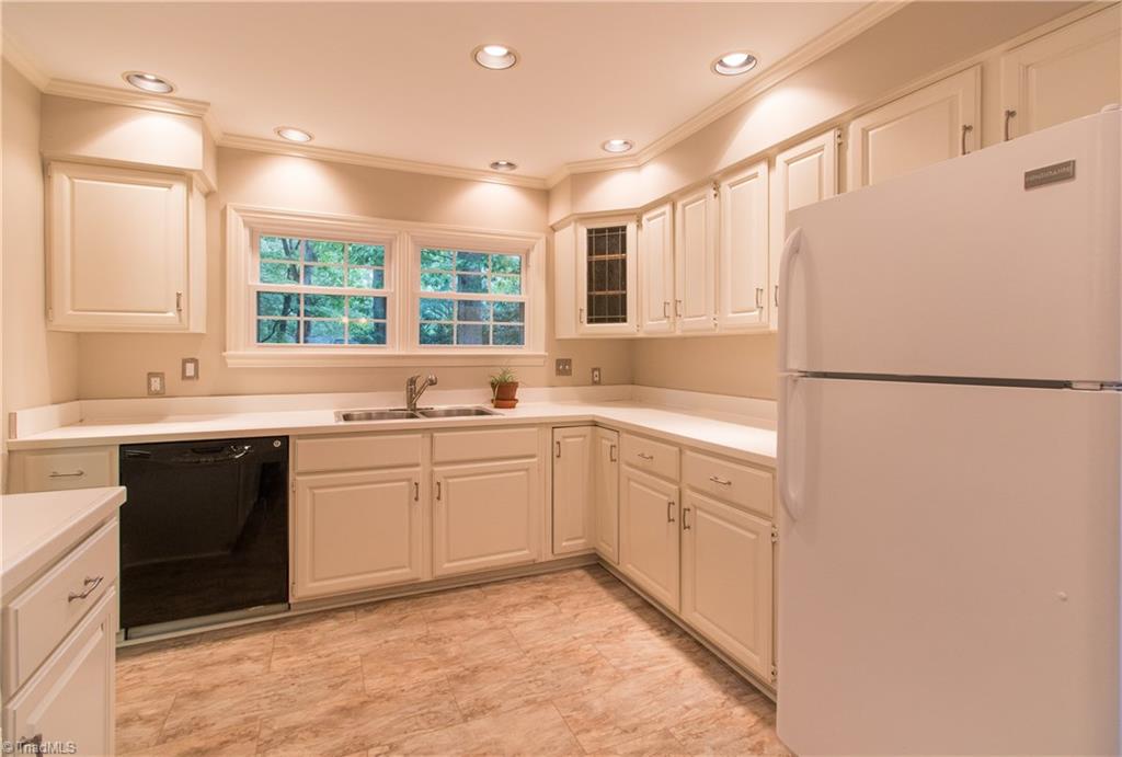 209 Kirk Road Greensboro, NC 27455 - Photo 3 of 30 Gallery Image 3