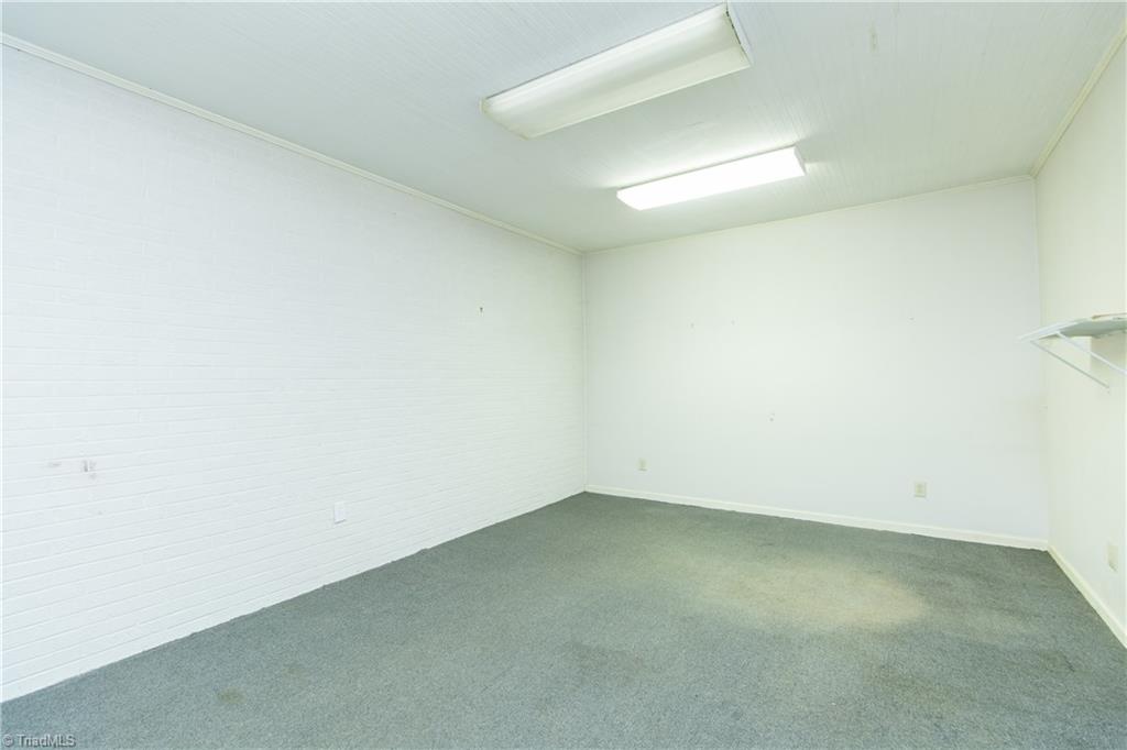 209 Kirk Road Greensboro, NC 27455 - Photo 21 of 30 Gallery Image 21