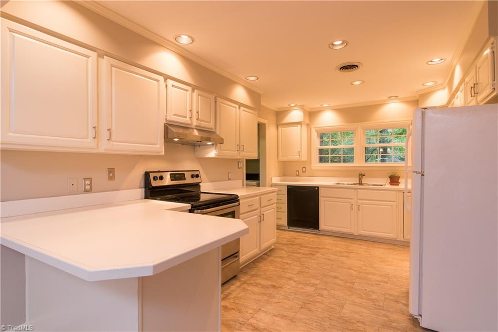 209 Kirk Road Greensboro, NC 27455 - Photo 4 of 30 Gallery Image 4