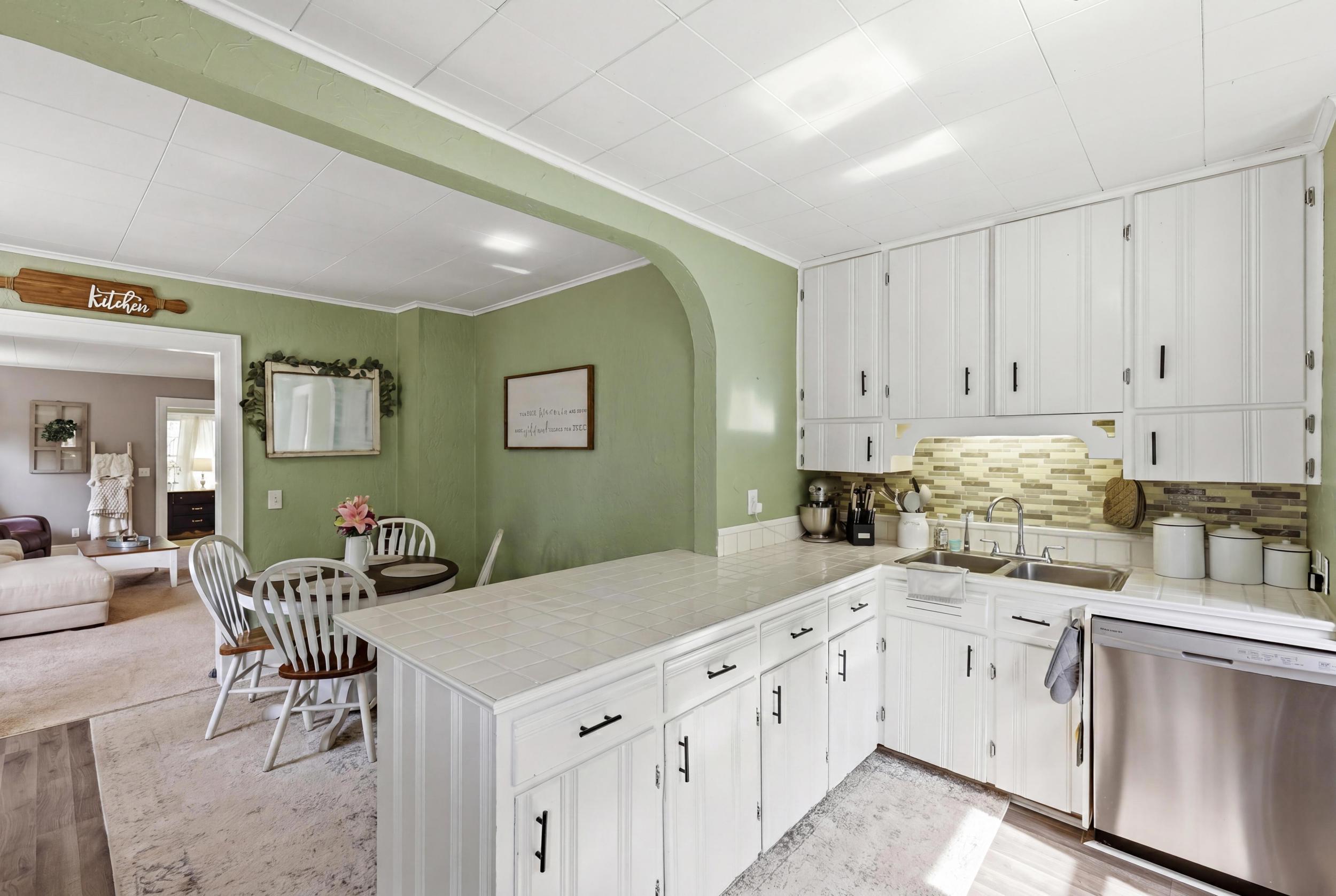 1021 West Street Three Rivers, MI 49093 - Photo 11 of 23 14_3j5a9233_reedit_6de139ea_autoremove_3
