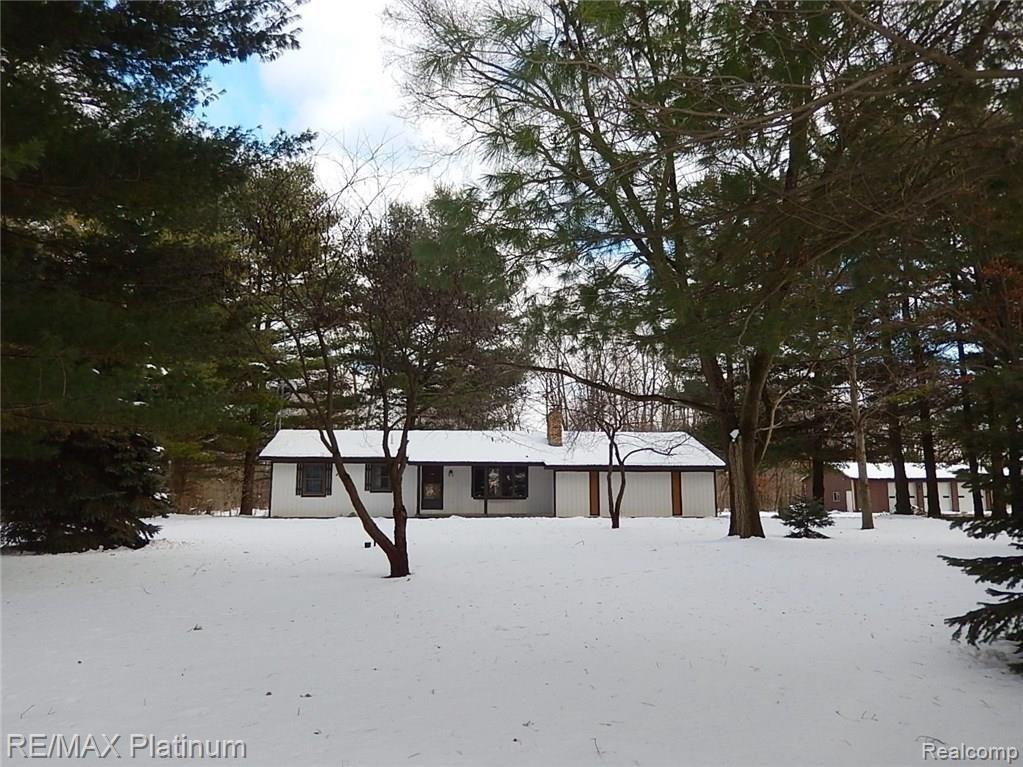 8187 Pingree Road Pinckney, MI 48169 - Photo 1 of 82 1.jpg